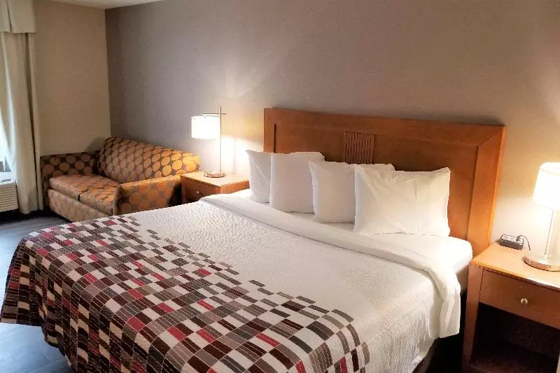 キングサイズベッドのデラックスルーム, Red Roof Inn Dahlgren  Naval Base