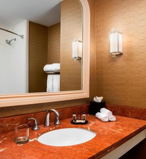 اتاق استاندارد با تخت بزرگ, Sheraton Crescent