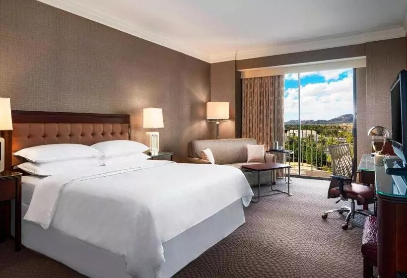 اتاق استاندارد با تخت بزرگ, Sheraton Crescent