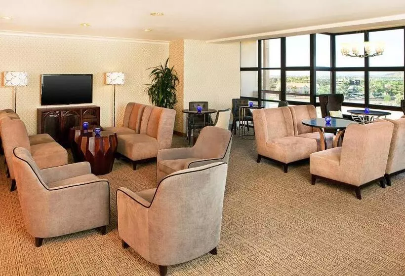 اتاق استاندارد با تخت بزرگ, Sheraton Crescent