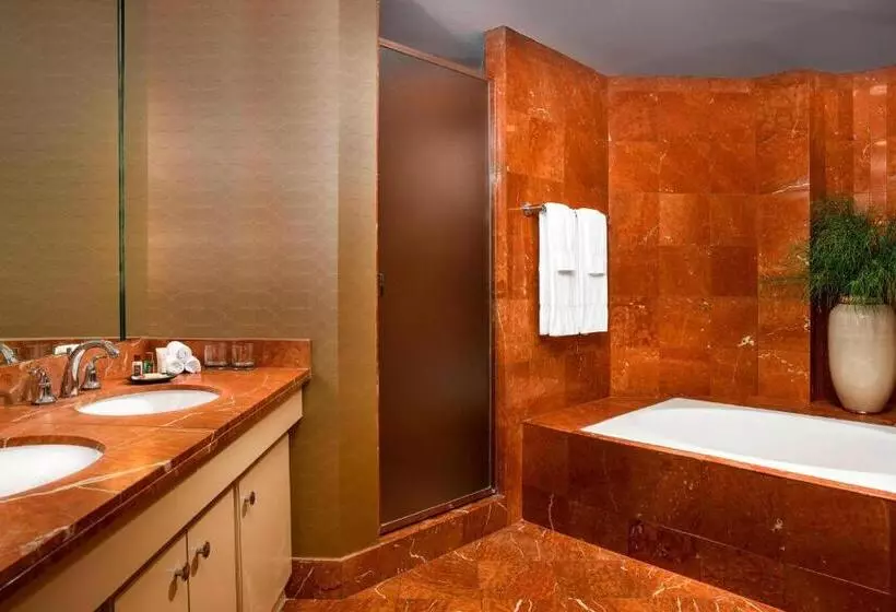 سوئیت پنت هاوس, Sheraton Crescent