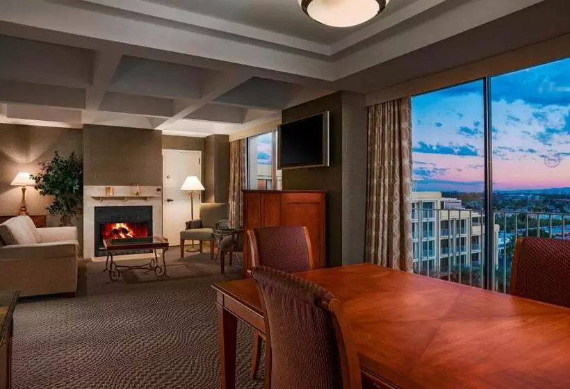 سوئیت پنت هاوس, Sheraton Crescent