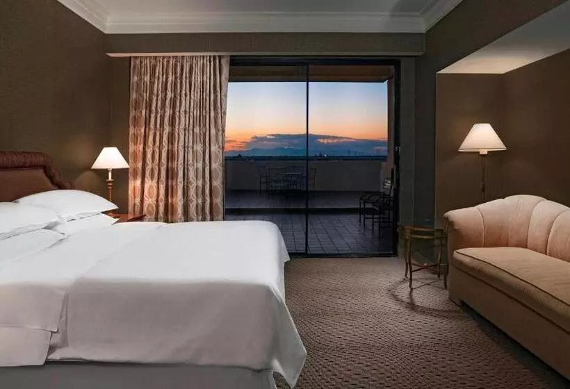 سوئیت پنت هاوس, Sheraton Crescent
