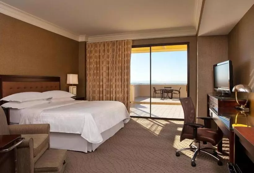 سوئیت پنت هاوس, Sheraton Crescent