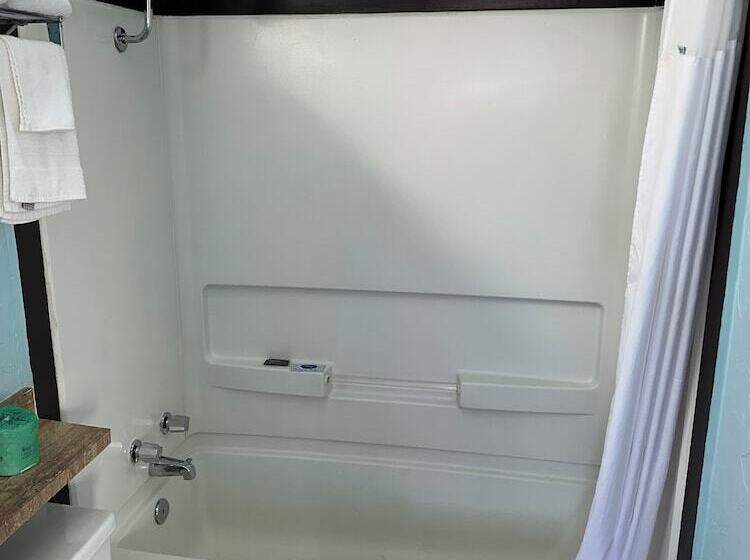 غرفة قياسية, Travel Inn & Suites