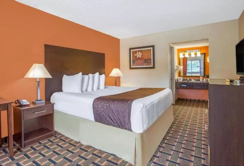 キングサイズベッドのスタンダードルーム, Days Inn By Wyndham Brooksville