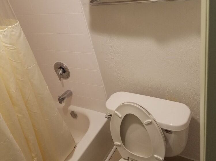 带2个双人床的标准工作室, Budgetel Pompano Beach