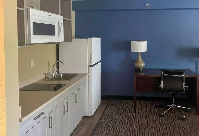 スイート, Suburban Studios Arlington Heights Elk Grove