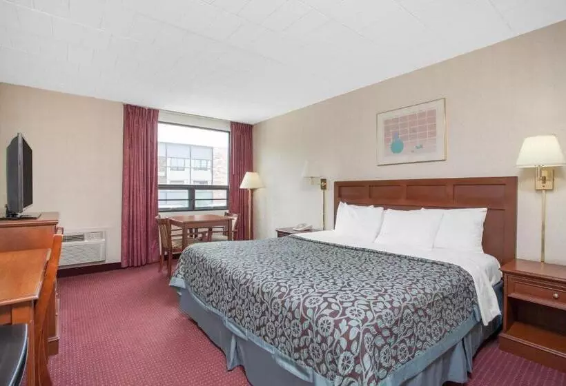 身障者適用キングサイズベッドルーム, Days Inn By Wyndham Liberty