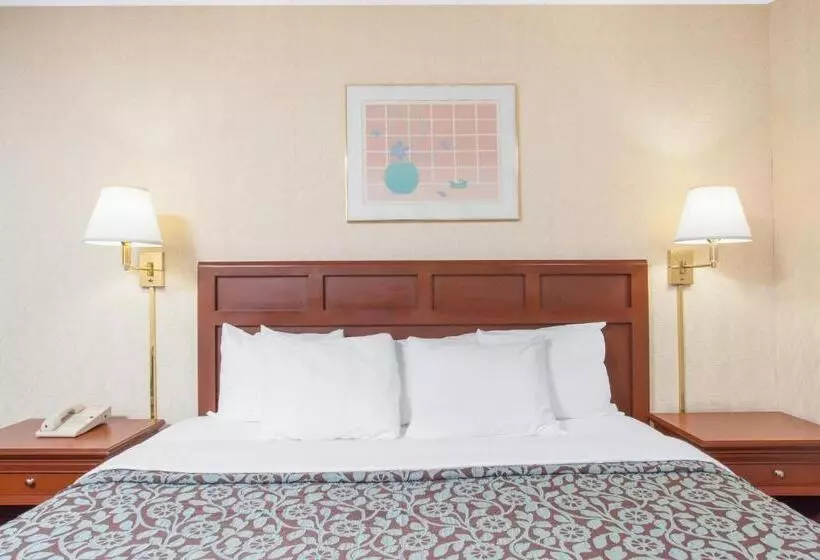 身障者適用キングサイズベッドルーム, Days Inn By Wyndham Liberty