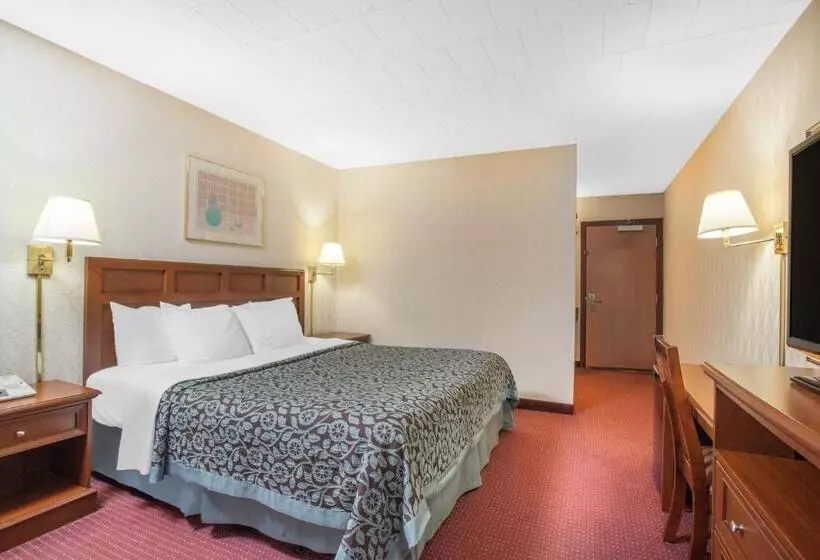 身障者適用キングサイズベッドルーム, Days Inn By Wyndham Liberty
