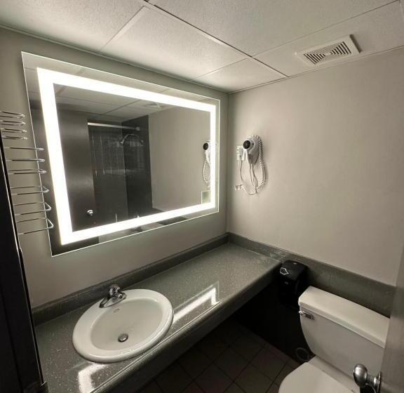 ２ダブルベッドのスタンダードルーム, Days Inn By Wyndham Liberty