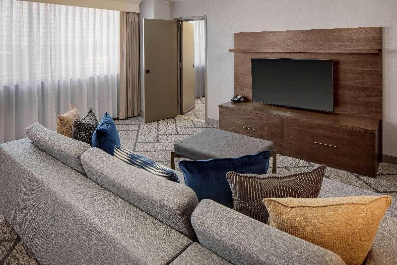 מיטת קינג בסוויטה, Doubletree By Hilton Tulsa Downtown