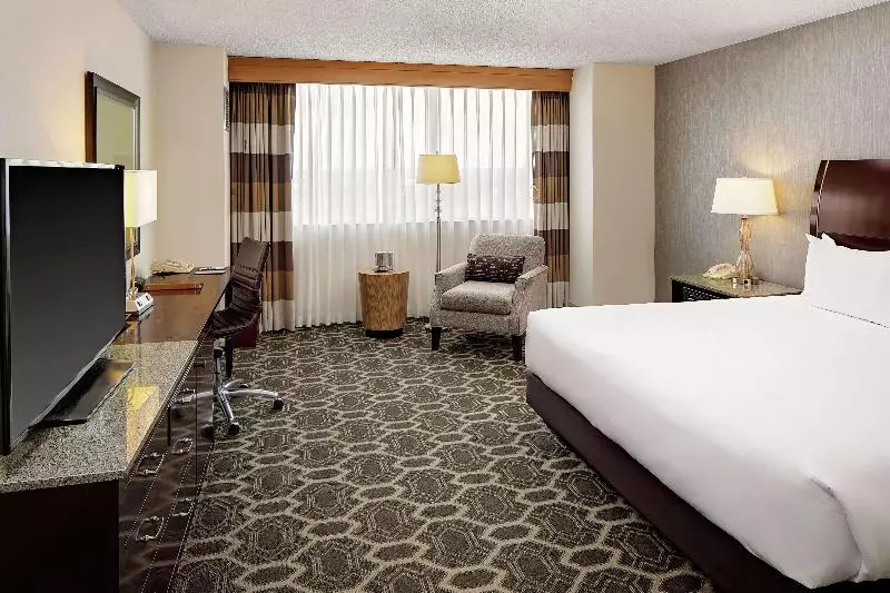اتاق استاندارد با تخت بزرگ, Doubletree By Hilton Tulsa Downtown