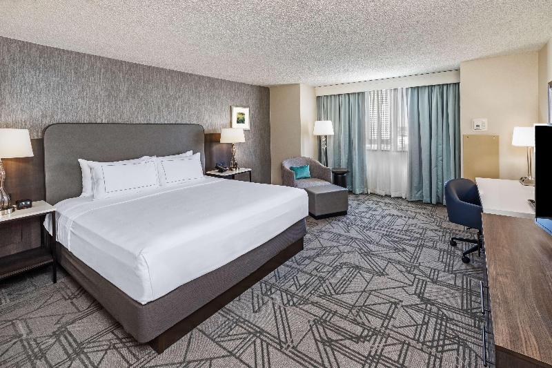חדר סטנדרט עם מיטת קינג, Doubletree By Hilton Tulsa Downtown