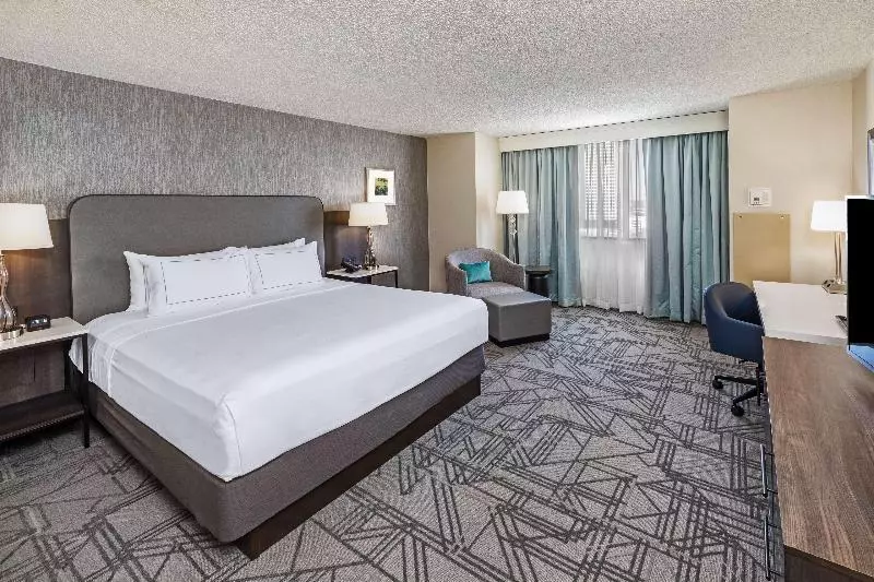 اتاق استاندارد با تخت بزرگ, Doubletree By Hilton Tulsa Downtown