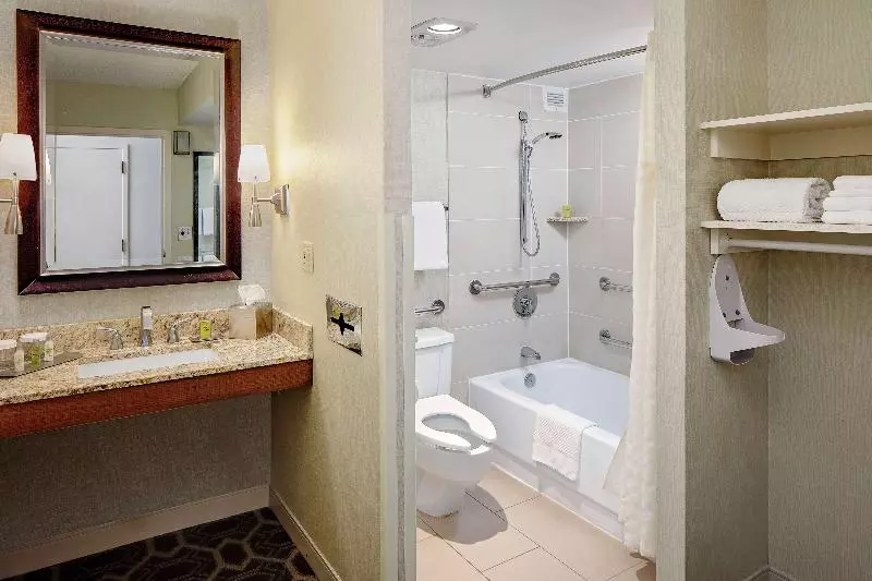 اتاق استاندارد با تخت بزرگ, Doubletree By Hilton Tulsa Downtown