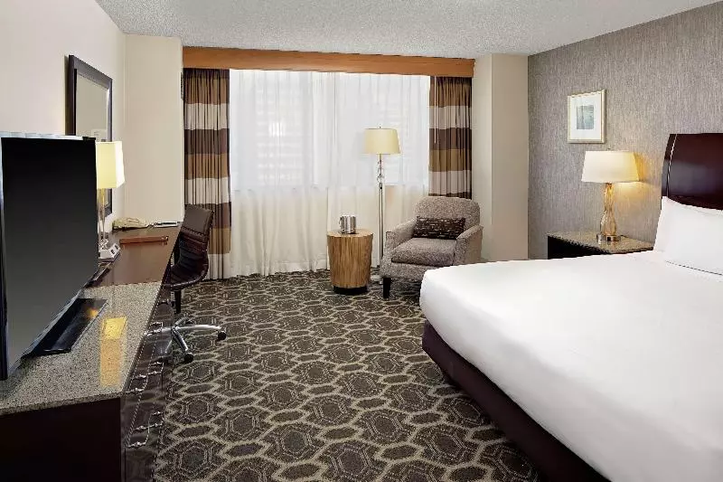 اتاق استاندارد با تخت بزرگ, Doubletree By Hilton Tulsa Downtown