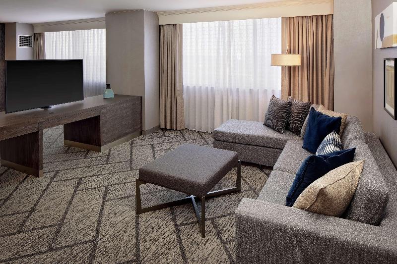 מיטת קינג בסוויטה, Doubletree By Hilton Tulsa Downtown