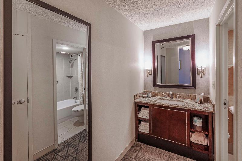 חדר סטנדרט עם מיטת קינג, Doubletree By Hilton Tulsa Downtown