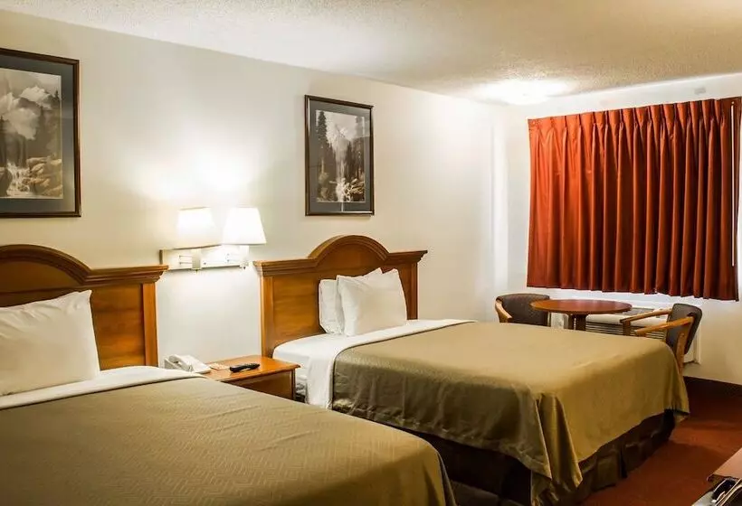 ２ダブルベッドのスタンダードルーム, Econo Lodge Goldsboro Hwy 70