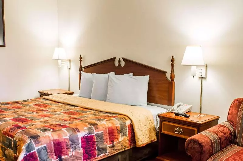 キングサイズベッドのスタンダードルーム, Econo Lodge Goldsboro Hwy 70