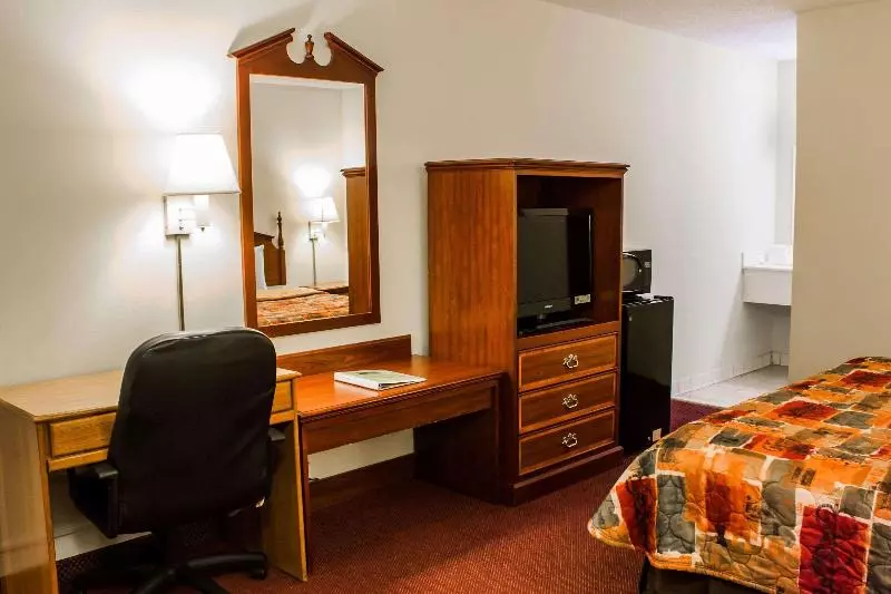 キングサイズベッドのスタンダードルーム, Econo Lodge Goldsboro Hwy 70