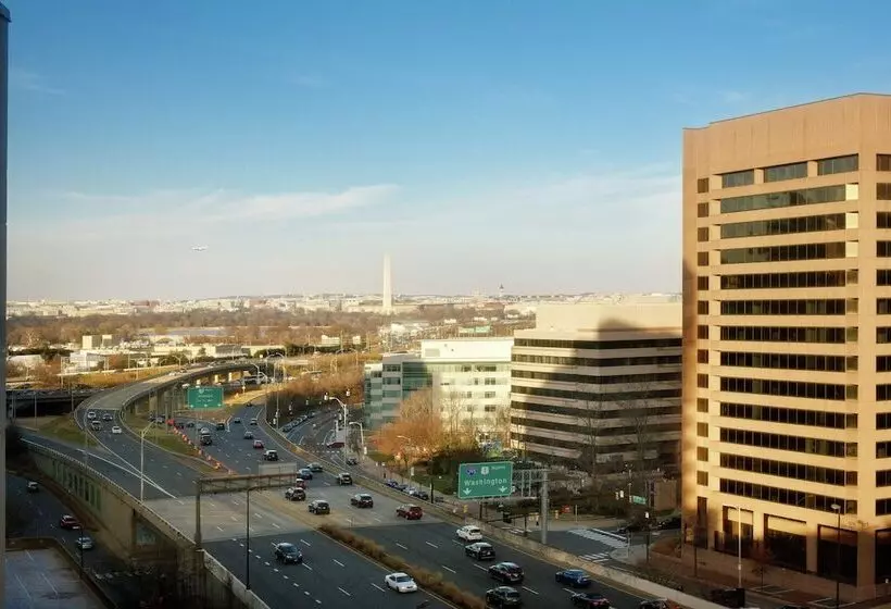 سوئیت با چشمانداز, Embassy Suites By Hilton Crystal City National Airport