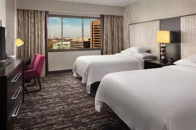 سوئیت با چشمانداز, Embassy Suites By Hilton Crystal City National Airport