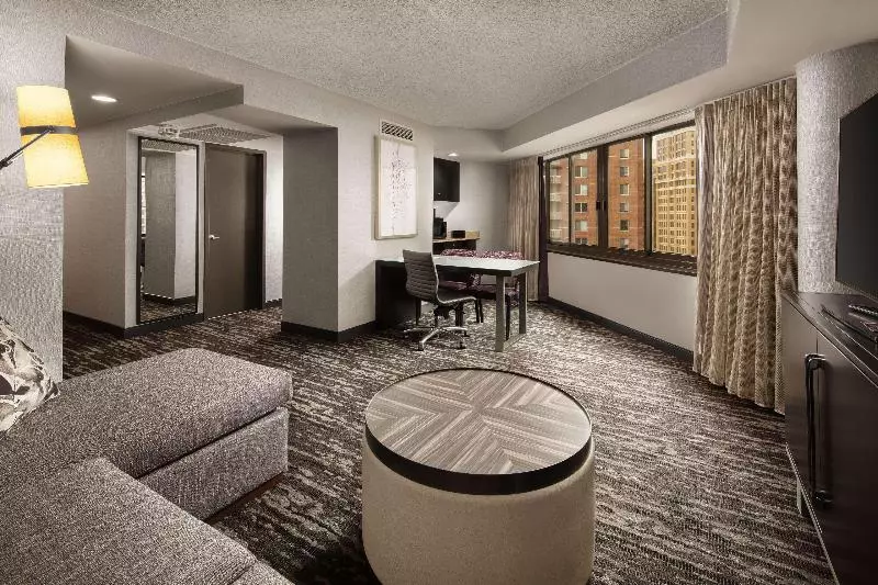 سوئیت با چشمانداز, Embassy Suites By Hilton Crystal City National Airport
