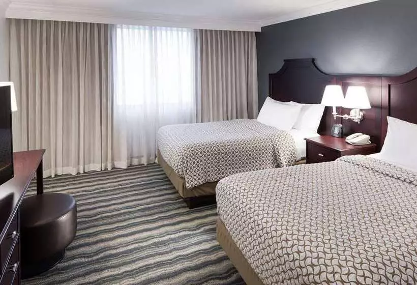 اتاق استاندارد, Embassy Suites By Hilton Crystal City National Airport