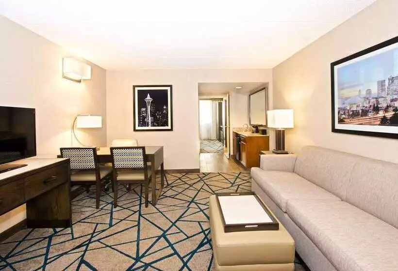 Standard-huone King-vuode, Embassy Suites By Hilton Orlando International Dr Icon Park