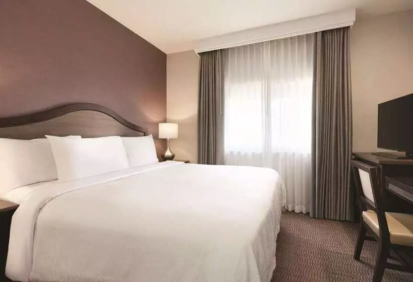 Standard-huone King-vuode, Embassy Suites By Hilton Orlando International Dr Icon Park