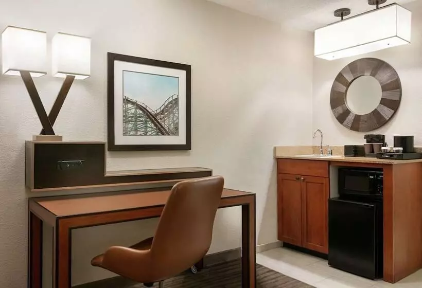 Sviitti Liikuntarajoitteisille, Embassy Suites By Hilton Orlando International Dr Icon Park