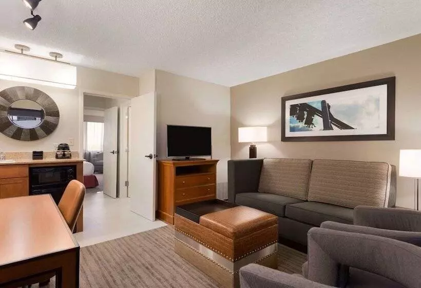 Sviitti Liikuntarajoitteisille, Embassy Suites By Hilton Orlando International Dr Icon Park