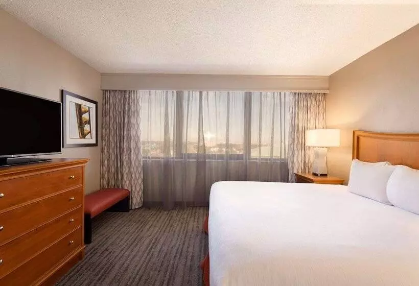 Sviitti Liikuntarajoitteisille, Embassy Suites By Hilton Orlando International Dr Icon Park
