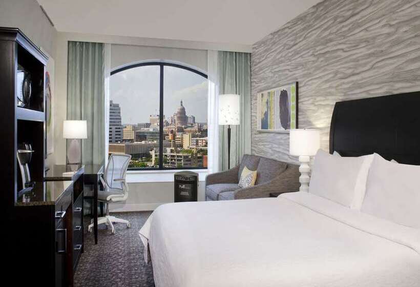 מיטת קינג בסוויטה, Embassy Suites By Hilton Phoenix Biltmore