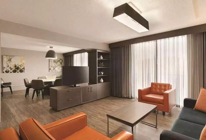 キングサイズベッドのスイートルーム, Embassy Suites By Hilton Richmond