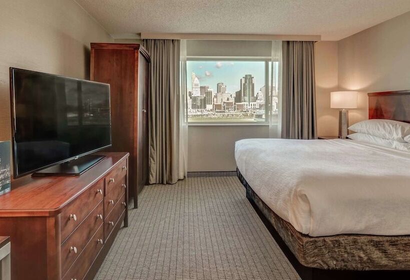 带河湖景观的套房, Embassy Suites By Hilton Cincinnati Rivercenter