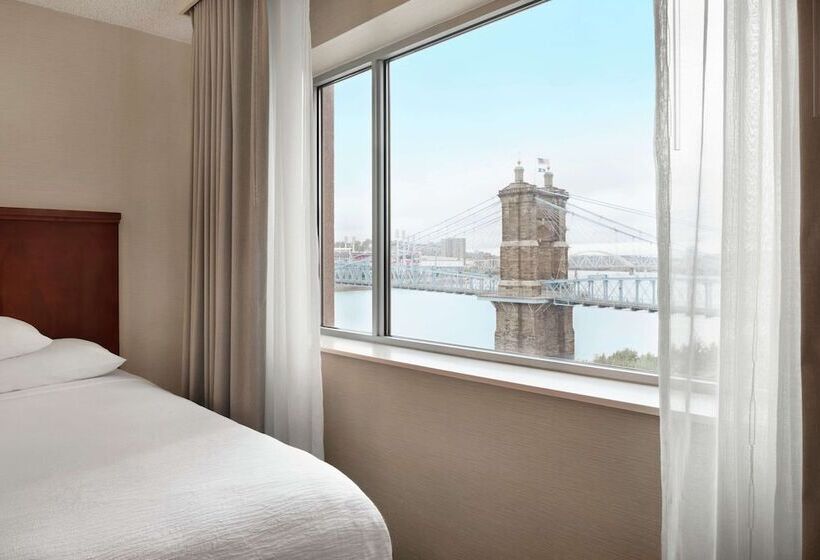Люкс, Embassy Suites By Hilton Cincinnati Rivercenter