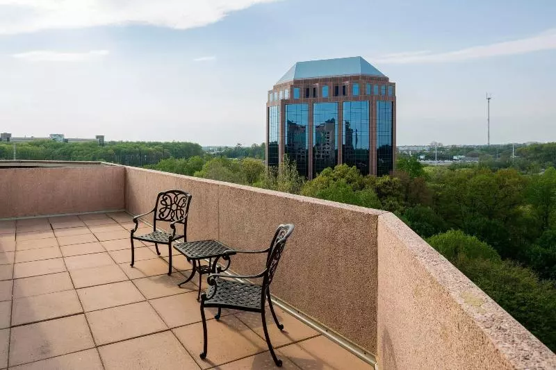 キングサイズベッドのスタンダードルーム, Falls Church Marriott Fairview Park