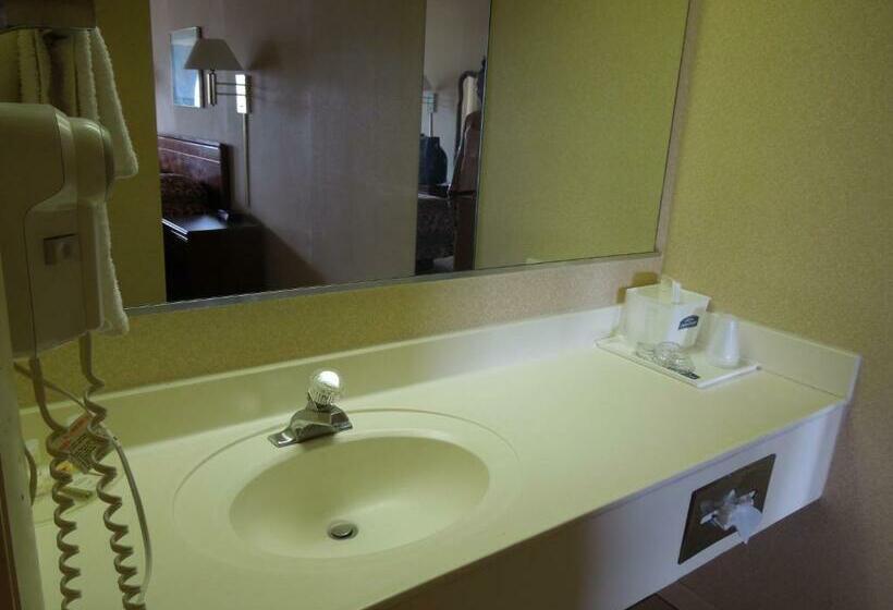 带大床的标准间, Howard Johnson By Wyndham Virginia Beach