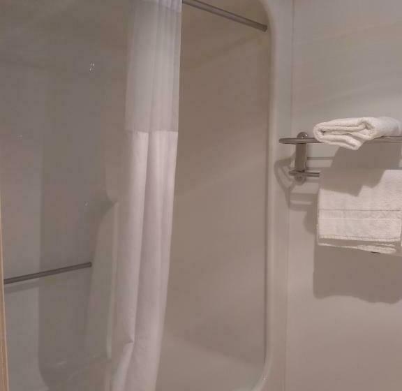 带大床的标准间, Howard Johnson By Wyndham Virginia Beach