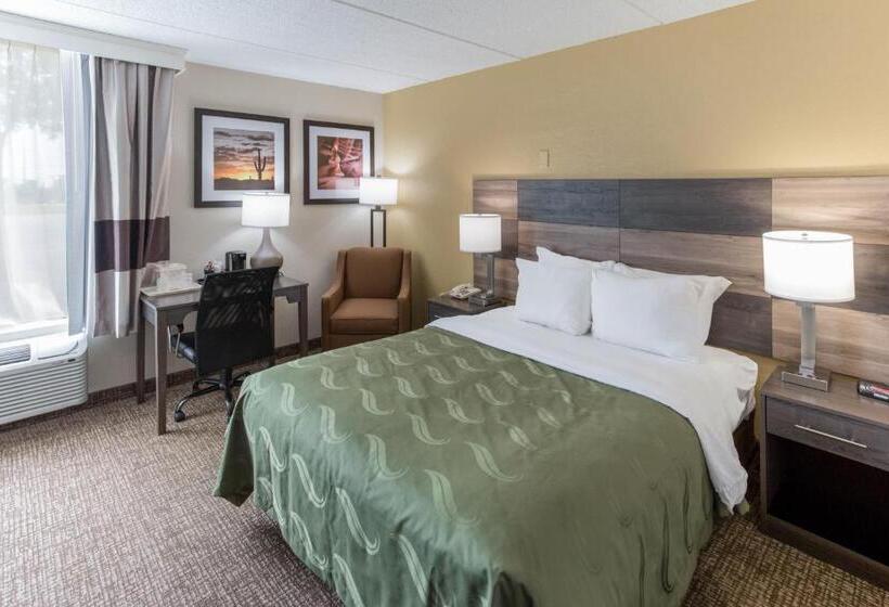 غرفة قياسية لذوى الاحتياجات الخاصة, Quality Inn & Suites