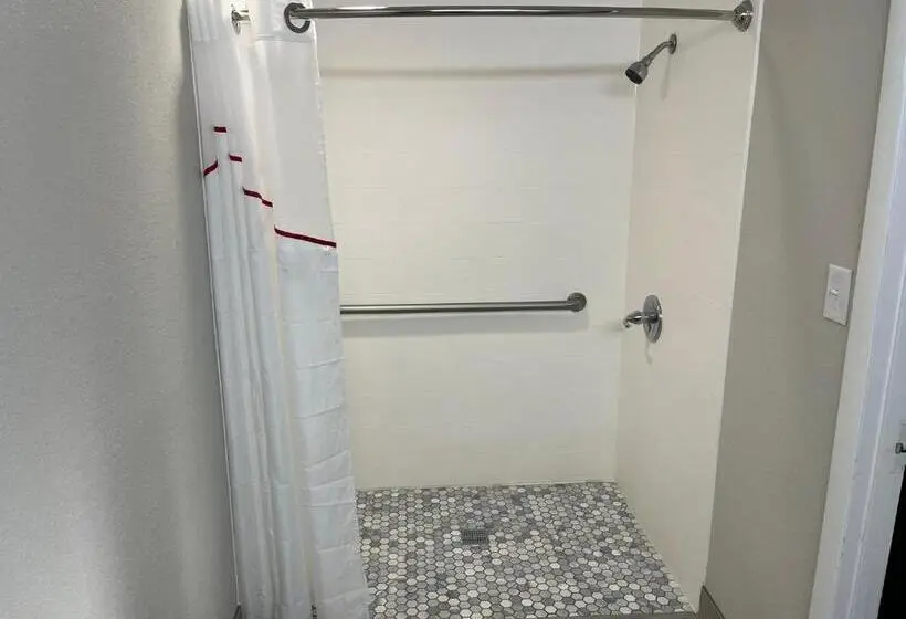障害者適応デラックスルーム, Red Roof Inn Rockingham