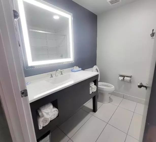 سوییت, Motel 6 Norfolk, Va East Little Creek