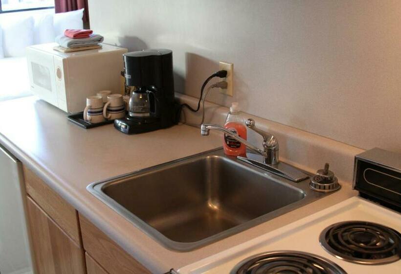 شقة غرفة واحدة, The Driftwood Lodge