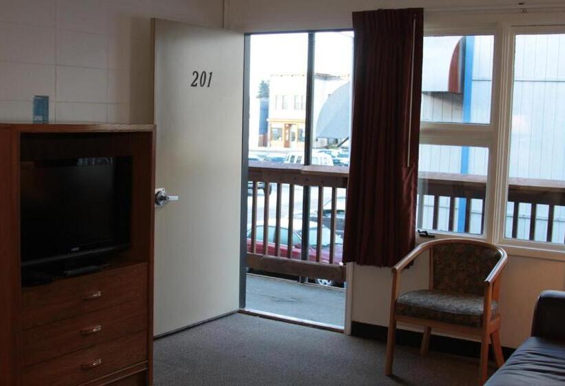 شقة غرفة واحدة, The Driftwood Lodge