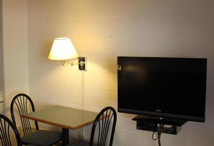 جناح جونيور عائلى, The Driftwood Lodge