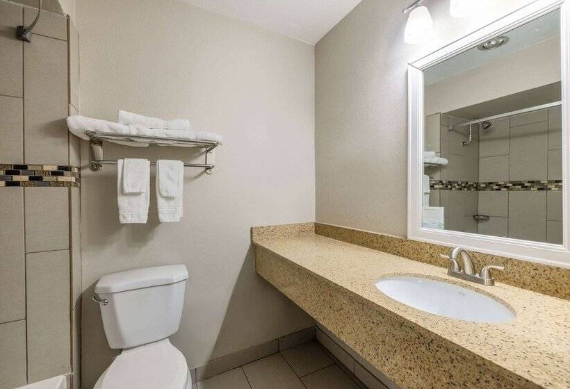 ２ダブルベッドのスタンダードルーム, Days Inn By Wyndham Roswell